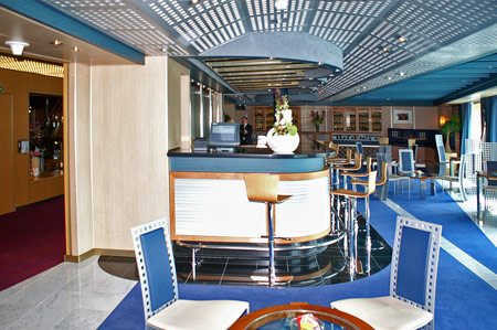 Eurodam - Deck 2 Lower Promenade Deck - Pinnacle Bar