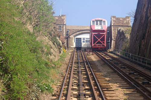 Hastings East Hill Cliff Lift - Photo: © Ian Boyle, 14th May 2007 -  www.simplonpc.co.uk