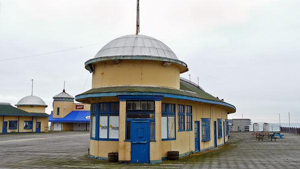 Hastings Pier - Photo: © Ian Boyle, 28th October 2009 - www.simplonpc.co.uk