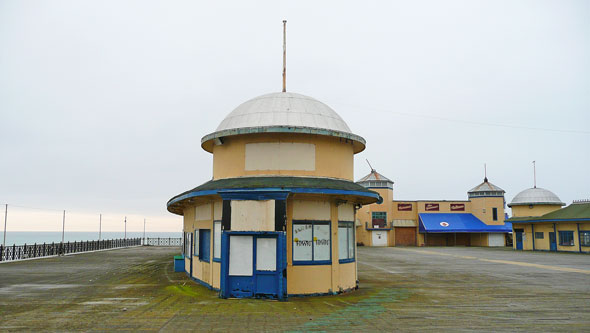 Hastings Pier - Photo: © Ian Boyle, 28th October 2009 - www.simplonpc.co.uk