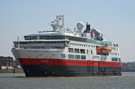 FRAM on the Thames - Photo:  Ian Boyle, 24/04/2009