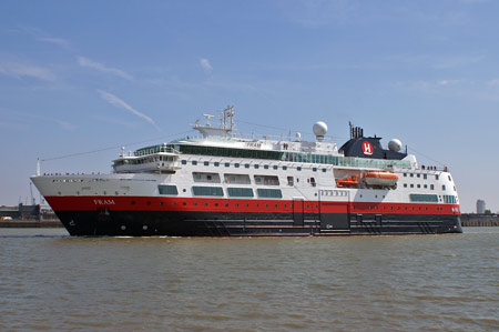 FRAM on the River Thames - Photo:  Ian Boyle, 24/04/2009