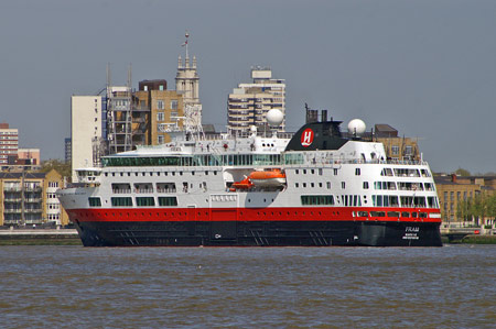 FRAM on the River Thames, near Canary Wharf - Photo:  Ian Boyle, 24/04/2009