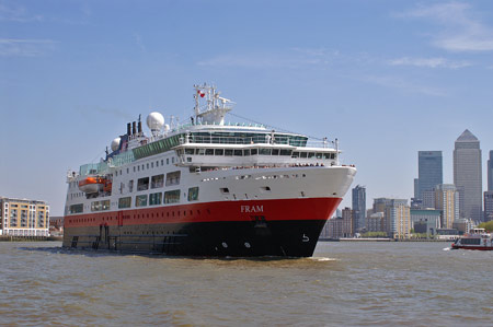 FRAM on the River Thames, near Canary Wharf - Photo:  Ian Boyle, 24/04/2009