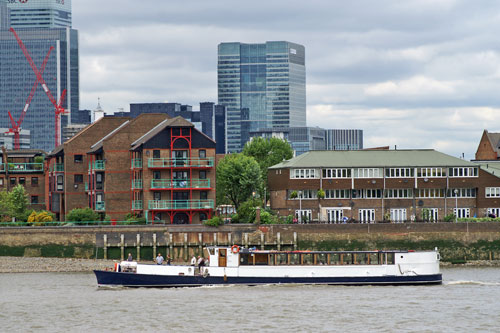 KINGWOOD - River Thames Boat Hire - www.simplonpc.co.uk - Photo:  Ian Boyle, 15th May 2009