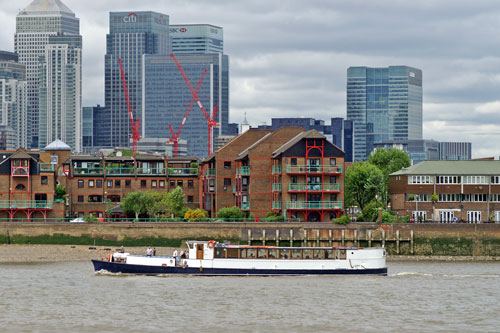 KINGWOOD - River Thames Boat Hire - www.simplonpc.co.uk - Photo: © Ian Boyle, 15th May 2009
