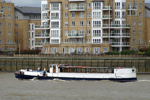 KINGWOOD - River Thames Boat Hire - www.simplonpc.co.uk - Photo:  Ian Boyle, 15th May 2009