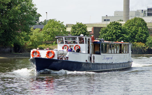 KINGWOOD - River Thames Boat Hire - www.simplonpc.co.uk - Photo: © Ian Boyle, 28th June 2012
