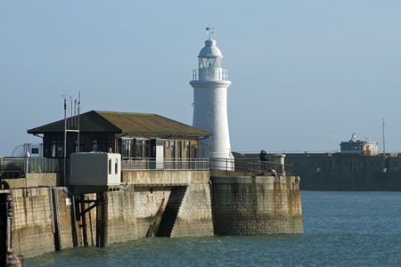 DOVER -  PRINCE OF WALES  PIER - Photo: ©2010  Ian Boyle - www.simplonpc.co.uk