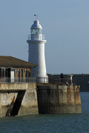 DOVER -  PRINCE OF WALES  PIER - Photo: ©2010  Ian Boyle - www.simplonpc.co.uk