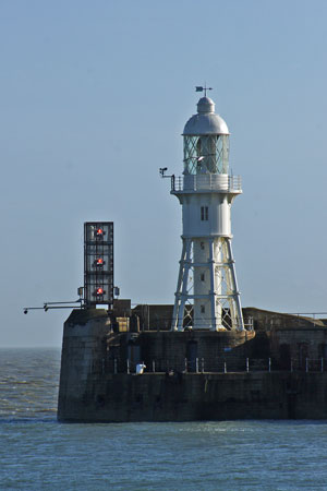 DOVER -  ADMIRALTY PIER - Photo: ©2010  Ian Boyle - www.simplonpc.co.uk