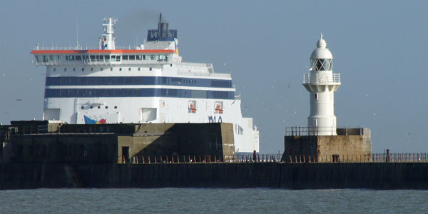 DOVER -  SOUTHERN BREAKWATER-EASTERN - Photo: ©2010 Ian Boyle - www.simplonpc.co.uk