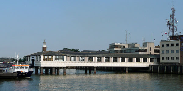 GRAVESEND ROYAL TERRACE  PIER - Photo: ©2008 Ian Boyle - www.simplonpc.co.uk