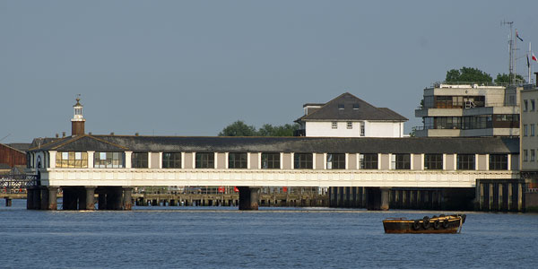 GRAVESEND ROYAL TERRACE  PIER - Photo: ©2008 Ian Boyle - www.simplonpc.co.uk