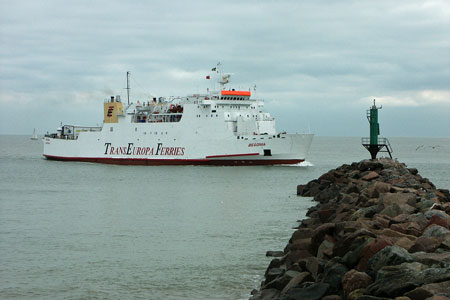 RAMSGATE EAST BREAKWATER LIGHT - Photo: ©2004  Ian Boyle - www.simplonpc.co.uk