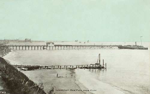 Lowestoft Claremont Pier - www.simplonpc.co.uk