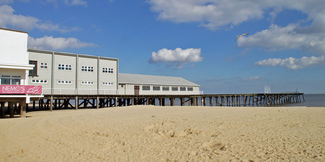 Lowestoft Claremont Pier - www.simplonpc.co.uk