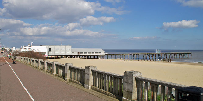 Lowestoft Claremont Pier - www.simplonpc.co.uk