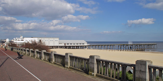 Lowestoft Claremont Pier - www.simplonpc.co.uk