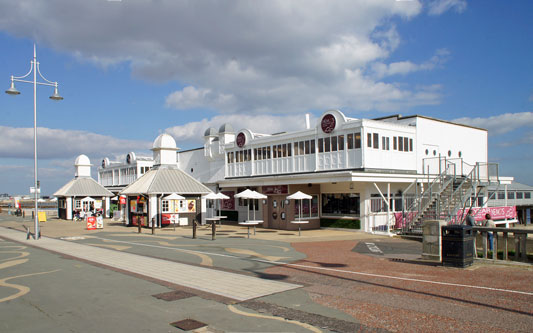 Lowestoft Claremont Pier - www.simplonpc.co.uk