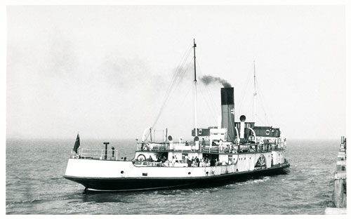 PS LINCOLN CASTLE - Photo: ©1975 Ian Boyle - Simplon Postcards - simplonpc.co.uk -