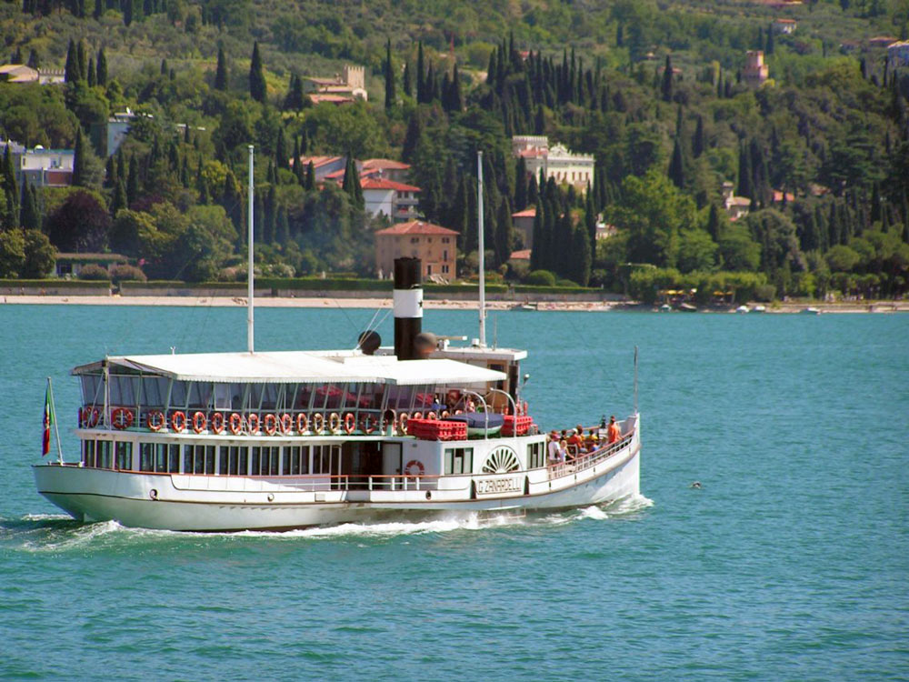 Lago di Garda - Ferry Photographs - Ferry Postcards