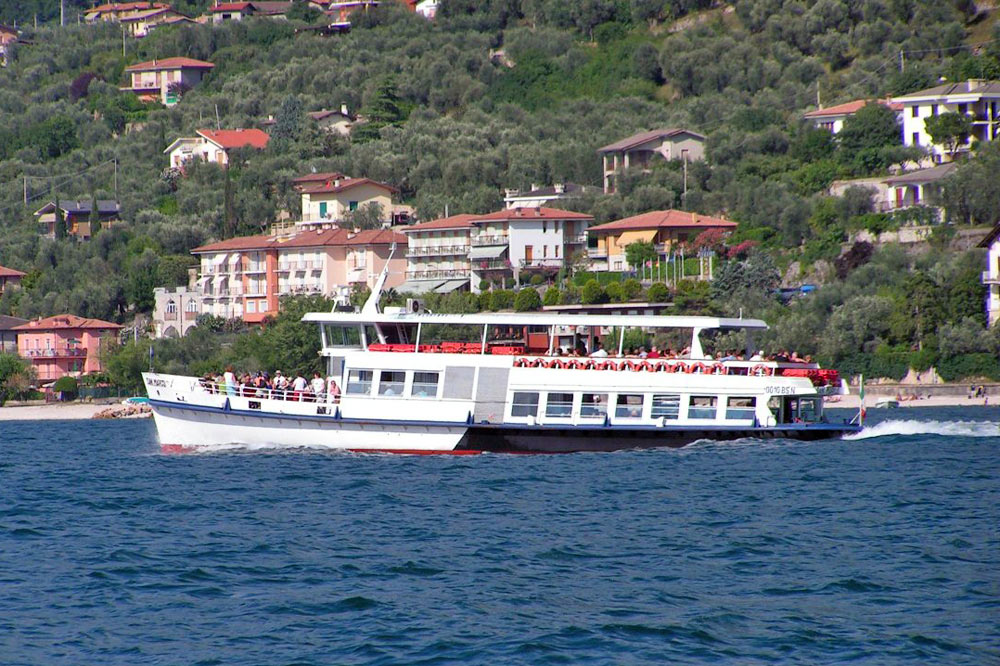 Lago di Garda - Ferry Photographs - Ferry Postcards