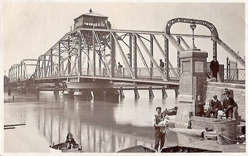 SWING BRIDGE at Littlehampton - www.simplonpc.co.uk