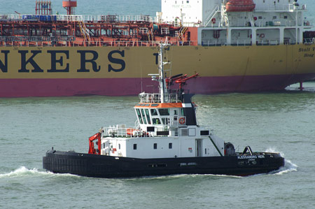 Tug at  Livorno - Photo: © Ian Boyle, 23rd August 2009