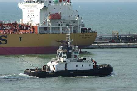 Tug at  Livorno - Photo: © Ian Boyle, 23rd August 2009