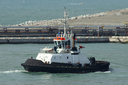 Tug at  Livorno - Photo: © Ian Boyle, 23rd August 2009