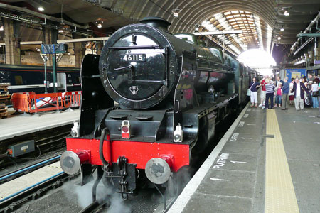 SCOTS GUARDSMAN - Photo: © Ian Boyle, 26th June 2010 - www.simplonpc.co.uk