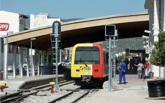 Manacor-Palma unit 61-20 in TIB colours - Photo: � Copyright Ian Boyle, 20th August 2003