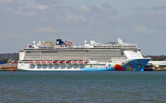 NORWEGIAN EPIC at Southampton - Photo: © Ian Boyle, 30th April 2013 - www.simplonpc.co.uk