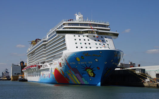 NORWEGIAN EPIC at Southampton - Photo: © Ian Boyle, 30th April 2013 - www.simplonpc.co.uk