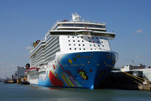 NORWEGIAN EPIC at Southampton - Photo: © Ian Boyle, 30th April 2013 - www.simplonpc.co.uk