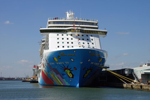 NORWEGIAN EPIC at Southampton - Photo: © Ian Boyle, 30th April 2013 - www.simplonpc.co.uk