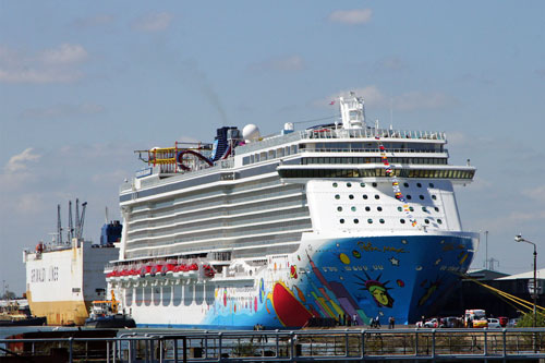 NORWEGIAN EPIC at Southampton - Photo: © Ian Boyle, 30th April 2013 - www.simplonpc.co.uk