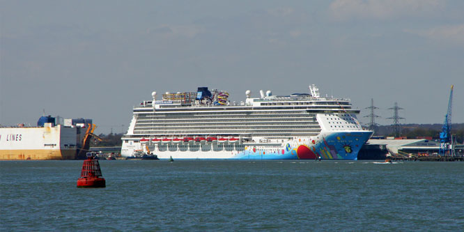 NORWEGIAN EPIC at Southampton - Photo: © Ian Boyle, 30th April 2013 - www.simplonpc.co.uk