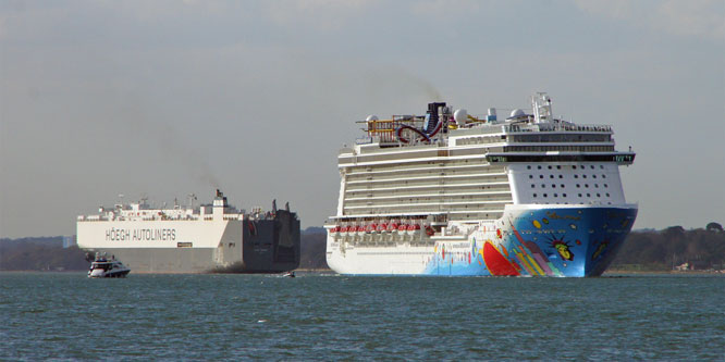 NORWEGIAN EPIC at Southampton - Photo: © Ian Boyle, 30th April 2013 - www.simplonpc.co.uk