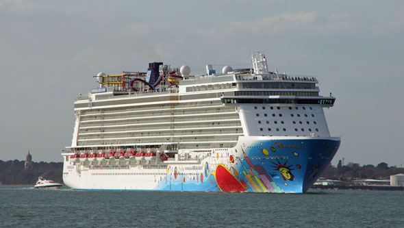 NORWEGIAN EPIC at Southampton - Photo: © Ian Boyle, 30th April 2013 - www.simplonpc.co.uk