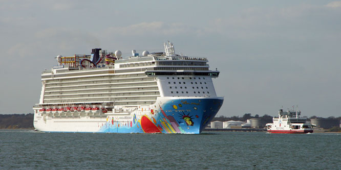 NORWEGIAN EPIC at Southampton - Photo: © Ian Boyle, 30th April 2013 - www.simplonpc.co.uk