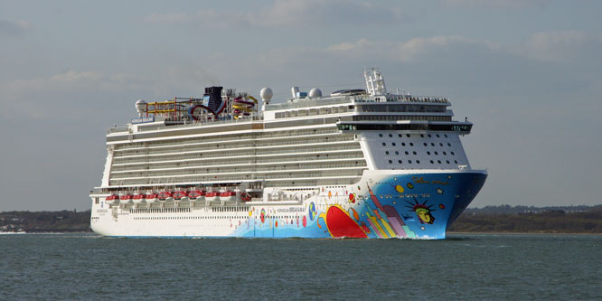 NORWEGIAN EPIC at Southampton - Photo: © Ian Boyle, 30th April 2013 - www.simplonpc.co.uk