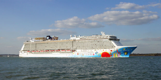 NORWEGIAN EPIC at Southampton - Photo: © Ian Boyle, 30th April 2013 - www.simplonpc.co.uk