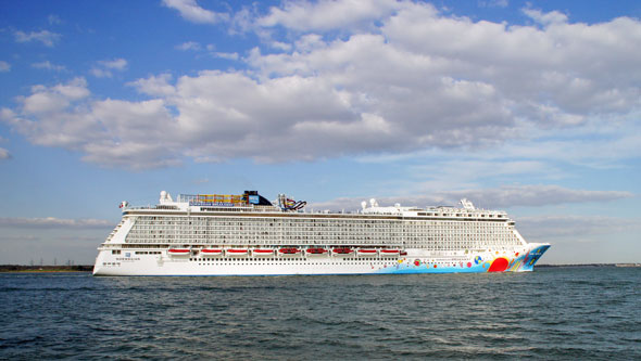 NORWEGIAN EPIC at Southampton - Photo: © Ian Boyle, 30th April 2013 - www.simplonpc.co.uk