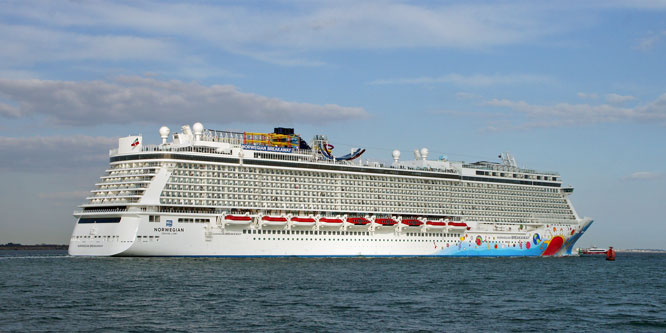 NORWEGIAN EPIC at Southampton - Photo: © Ian Boyle, 30th April 2013 - www.simplonpc.co.uk