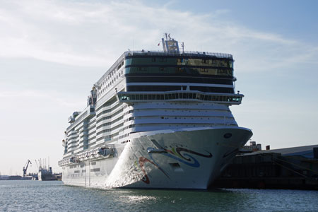 NORWEGIAN EPIC at Southampton - Photo: © Ian Boyle, 22nd June 2010 - www.simplonpc.co.uk