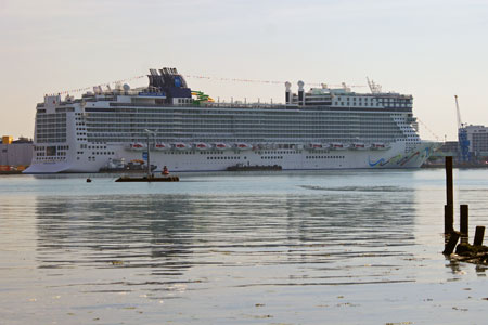 NORWEGIQAN EPIC at Southampton - Photo: © Ian Boyle, 23rd June 2010 - www.simplonpc.co.uk