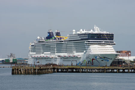 NORWEGIAN EPIC at Southampton - Photo: © Ian Boyle, 23rd June 2010 - www.simplonpc.co.uk