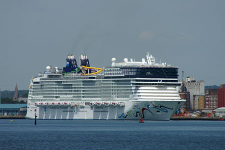 NORWEGIAN EPIC at Southampton - Photo: © Ian Boyle, 23rd June 2010 - www.simplonpc.co.uk